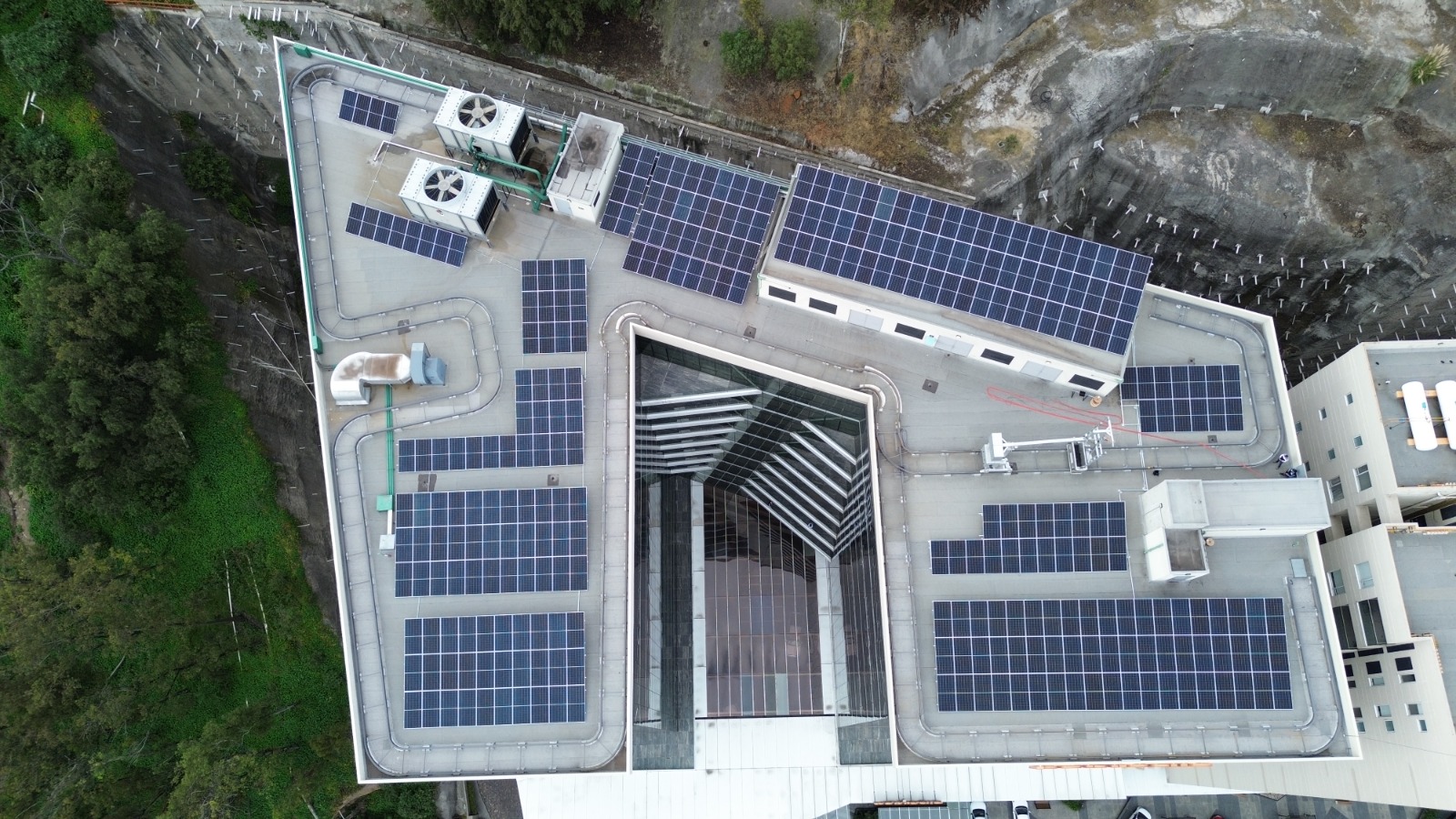 Sistema solar industrial instalado por PGI Energy