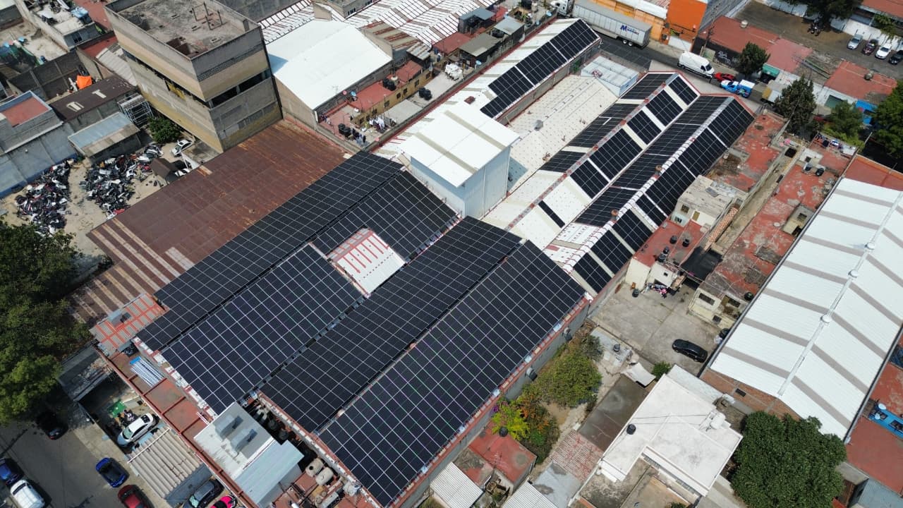 Sistema fotovoltaico sobre naves industriales